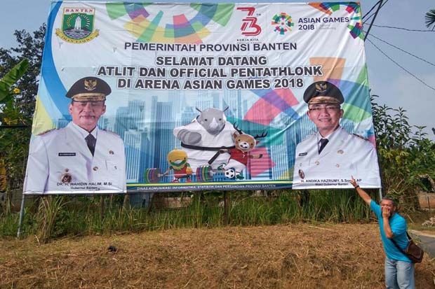 Keterlaluan, Baliho...
