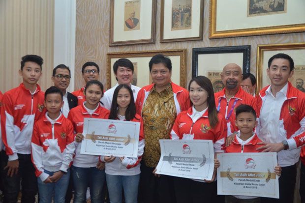 Peraih Emas Wushu di...