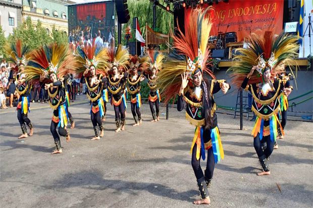 Tari Topeng Ireng Khas...