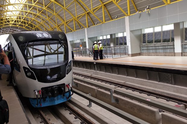 Uji Coba Perdana LRT...