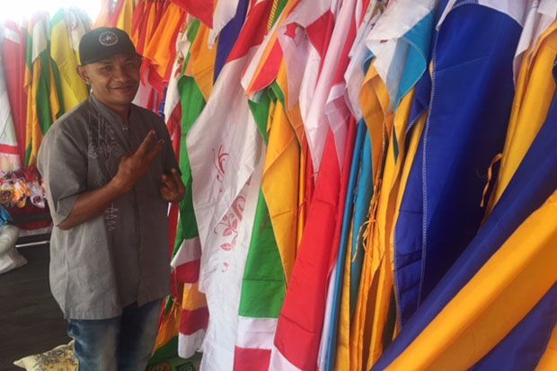 Sebulan Jualan Bendera...