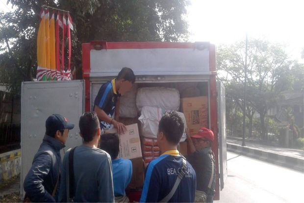 Petugas Bea Cukai Malang...