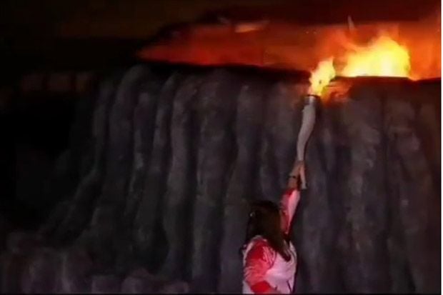 Susi Susanti Nyalakan...