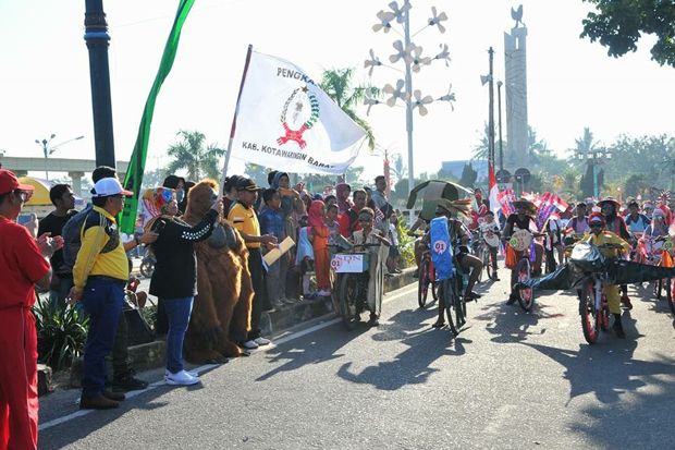 Parade Merah Putih Meriahkan...