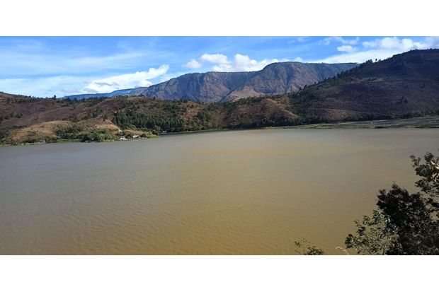 Air Danau Toba Berubah...