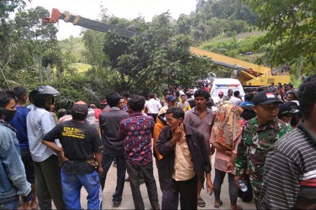 Bus Masuk Jurang di...
