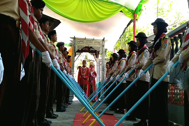 Pernikahan Unik ala...