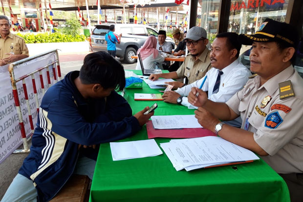Terjaring OTT Sampah,...