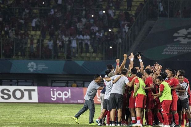 Lawan UEA, Luis Milla...