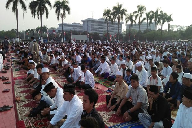 Panglima TNI Shalat...