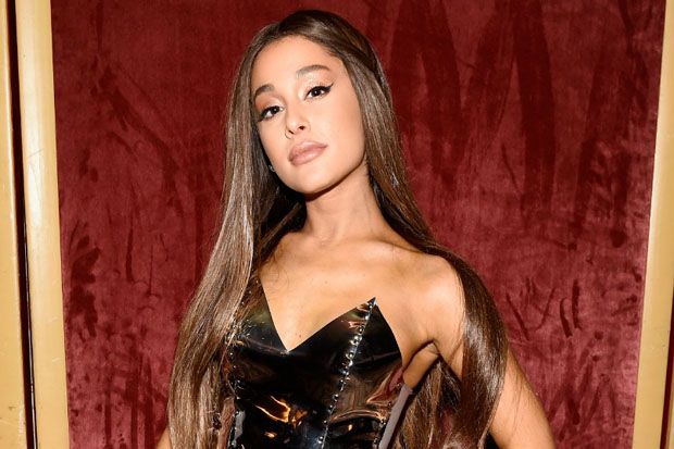 Dukung Album Baru, Ariana...