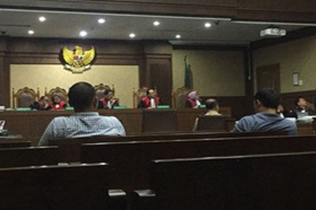 Dalam Sidang, Syafruddin...