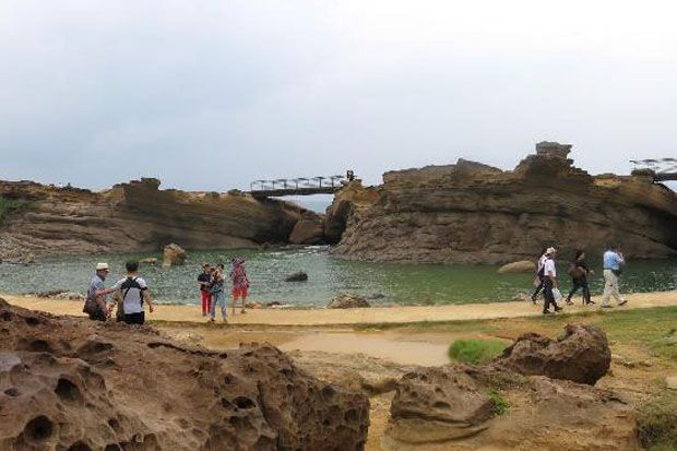 Pesona Batu Karang dari...