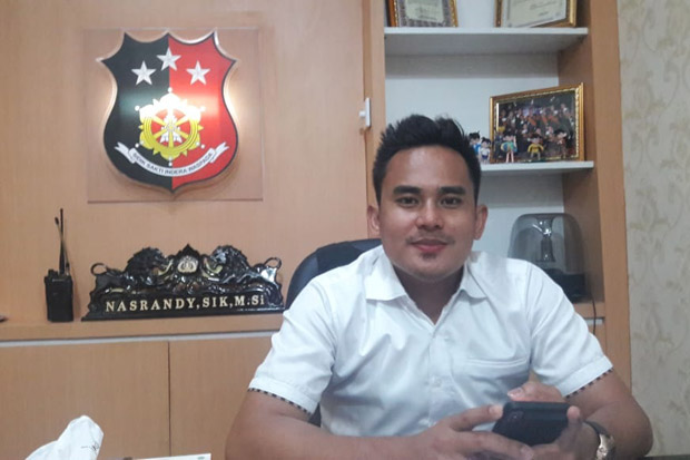 Curi Hp Karyawan Hotel...