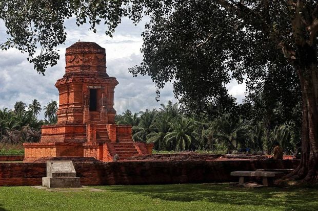 Candi Bahal Portibi,...
