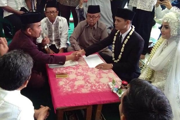 Didampingi Penerjemah,...