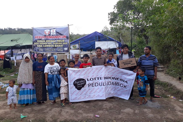 Lotte Indonesia Salurkan...