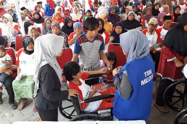 AP II Bagikan Puluhan...