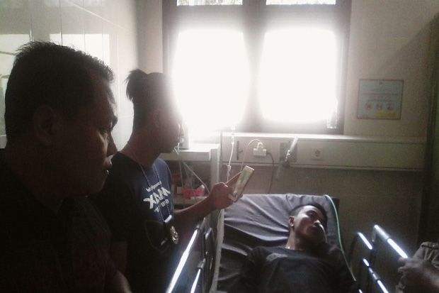 Dua Pemuda Pesta Miras,...