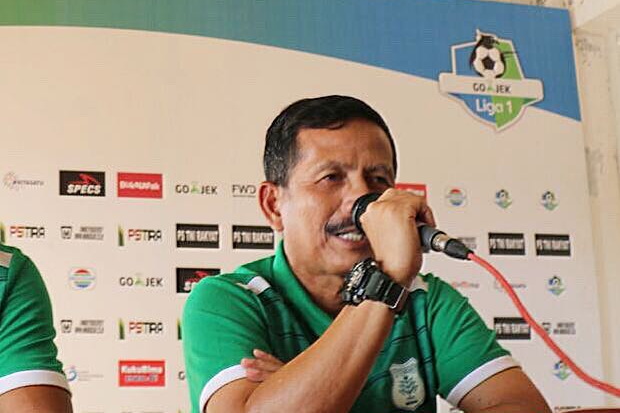 Resmi Latih Persebaya,...