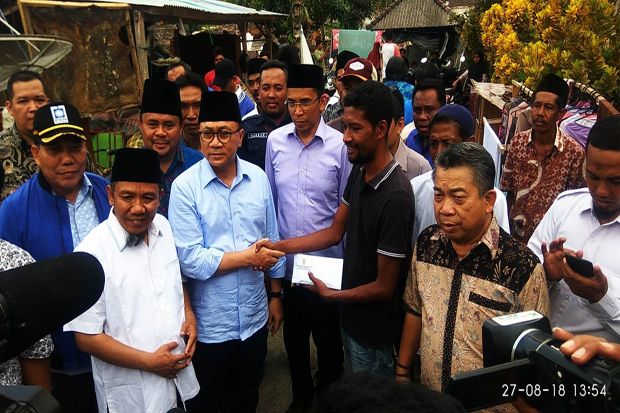 Ketua MPR Serahkan Bantuan...