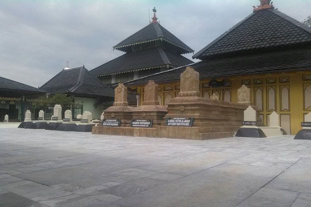 Adipati Unus, Raja Berusia...