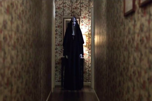 Valak Bergentayangan...
