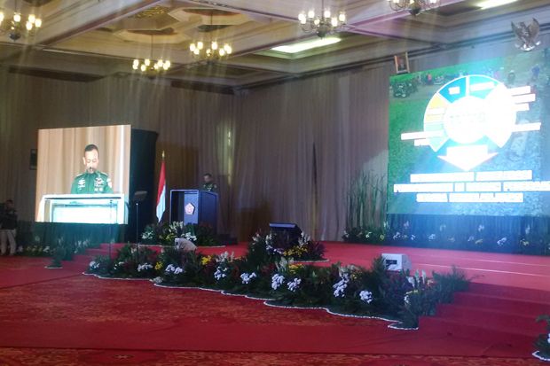 TNI AD-Kemendagri Berikan...