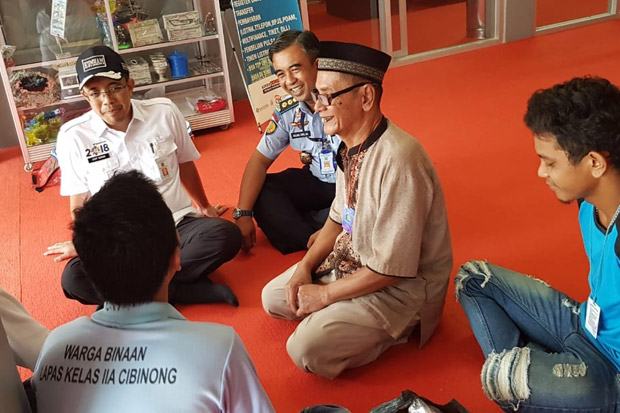 Tinjau Lapas Cibinong,...