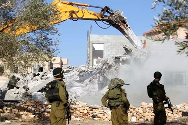 Israel Hancurkan Rumah...