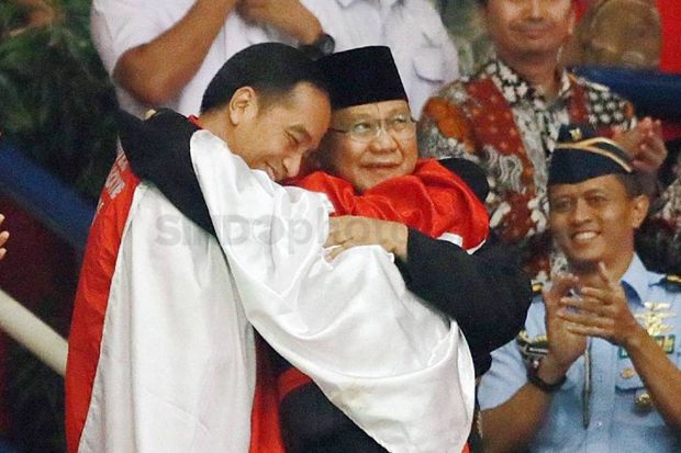 Jokowi-Prabowo Berpelukan,...