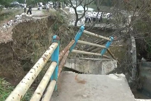 Jembatan Penghubung...