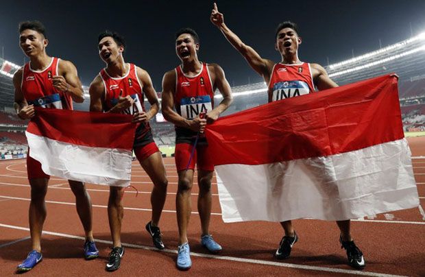 Senayan Bergemuruh,...