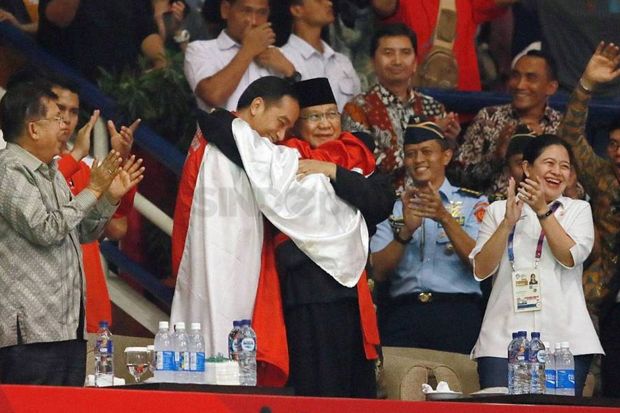 Pelukan Jokowi dan Prabowo,...