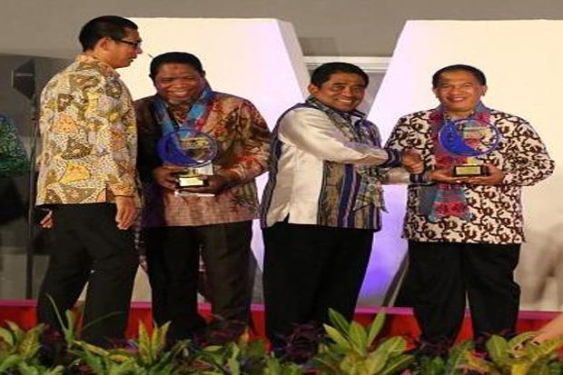 Ridwan Kamil Sabet Penghargaan...