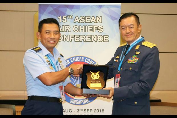 TNI Jalin Kerja Sama...