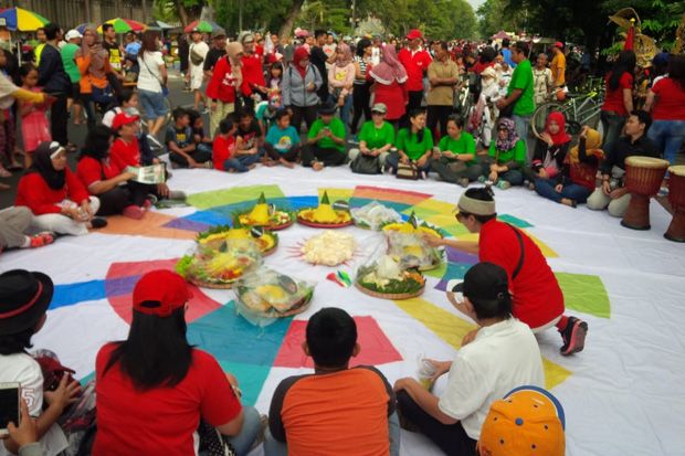 Warga Solo Gelar Kenduri...