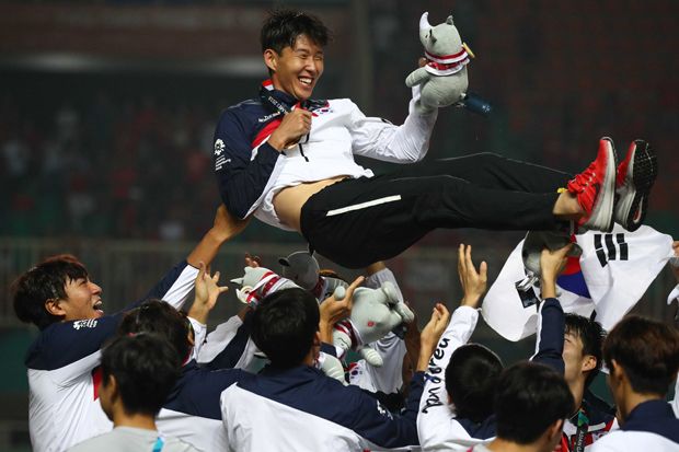 Son Heung-Min Rebut...