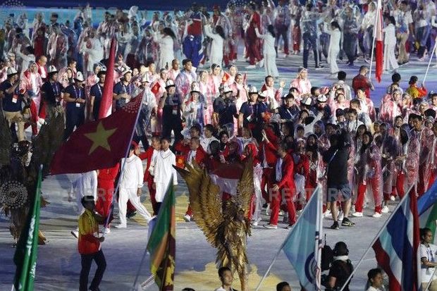 Hanifan Bawa Bendera...