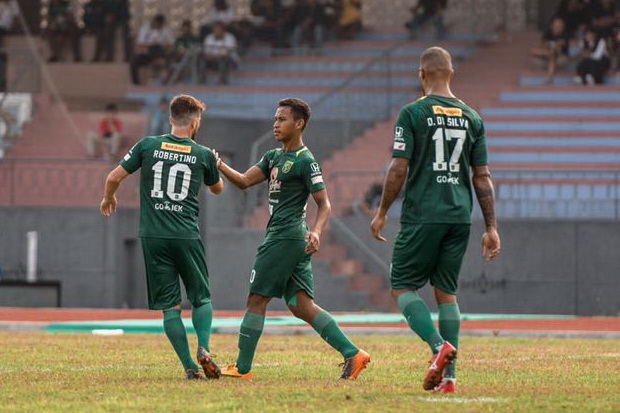 Persebaya Hujani Gawang...