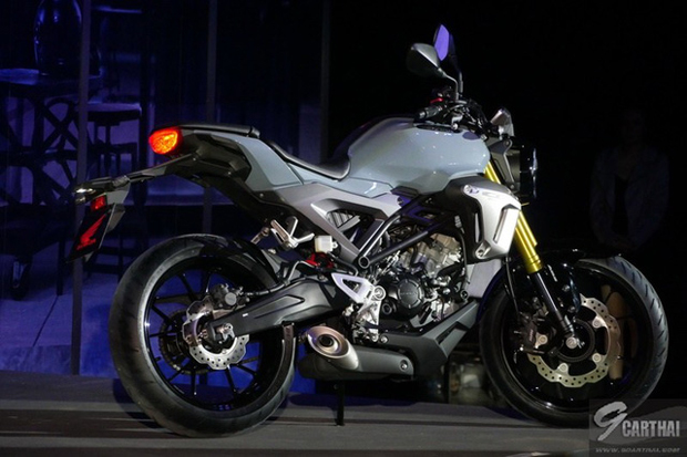 Lahir di Thailand, Honda...