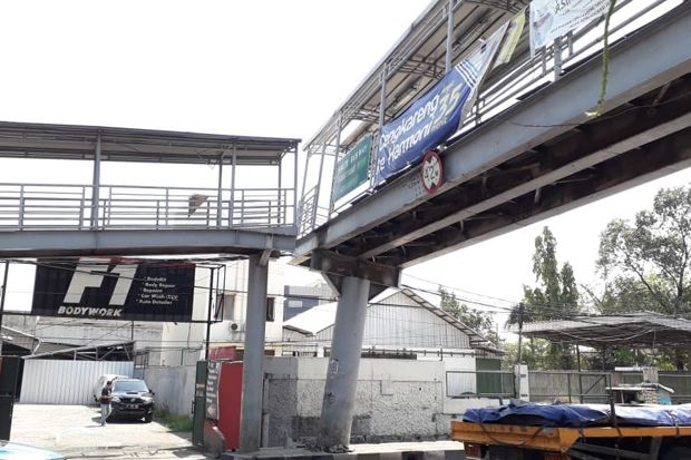Puluhan Jembatan Penyeberangan...