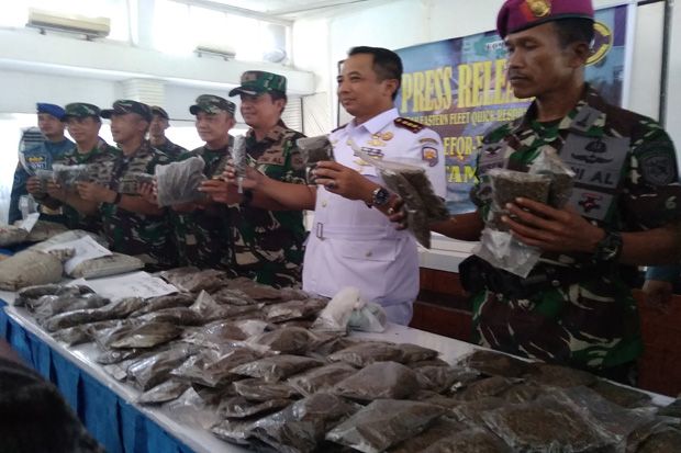 TNI AL Gagalkan Penyelundupan...