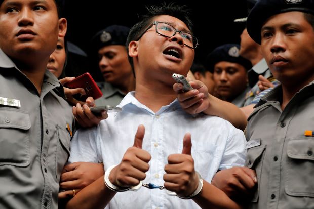 Ungkap Pembantaian 10...