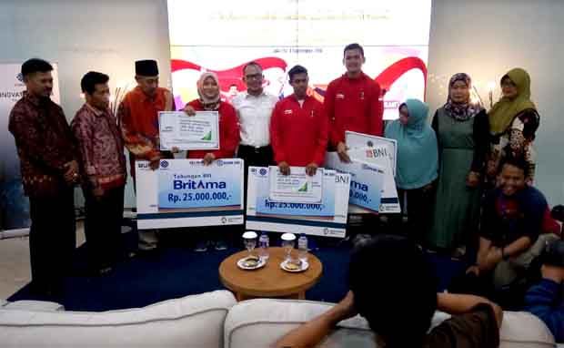 Lewat Prestasi, Tiga...