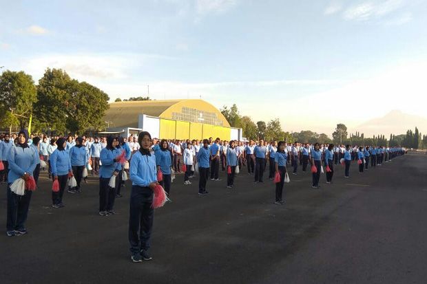 HUT ke-73 TNI, Ribuan...