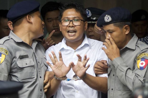 AS Kutuk Vonis Pengadilan...