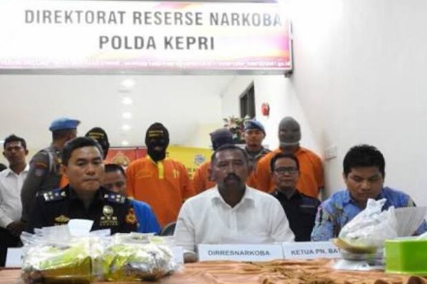 Polda Kepri Tangkap...