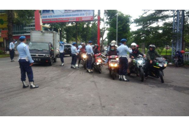 Melintas di Kawasan...