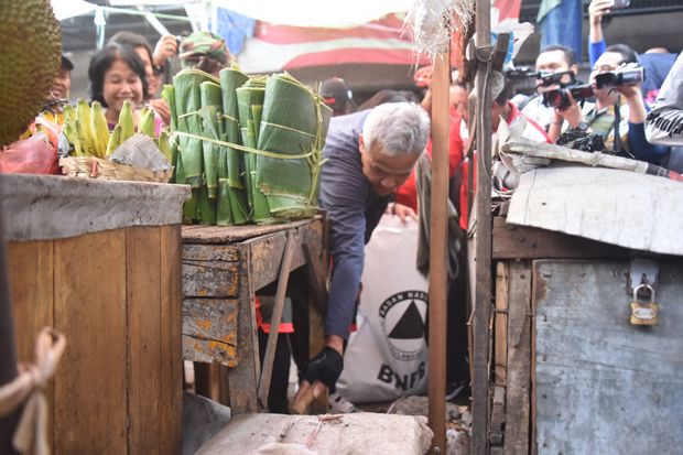 Blusukan di Pasar Peterongan,...
